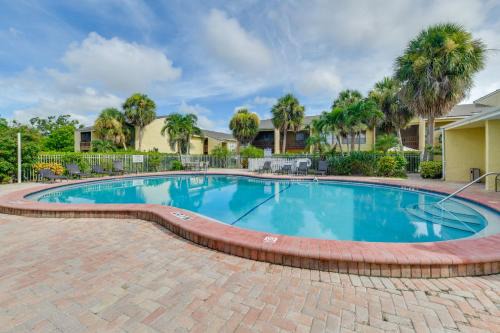 4 Mi to Siesta Key Beach Condo with Pool Access