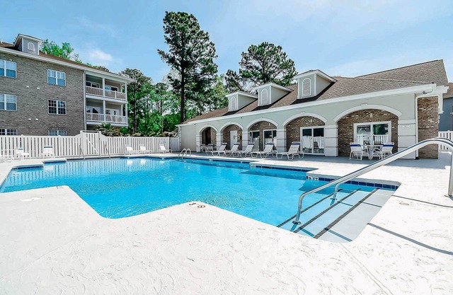 4 Mi to Sunset Beach: Resort-Style Family Condo