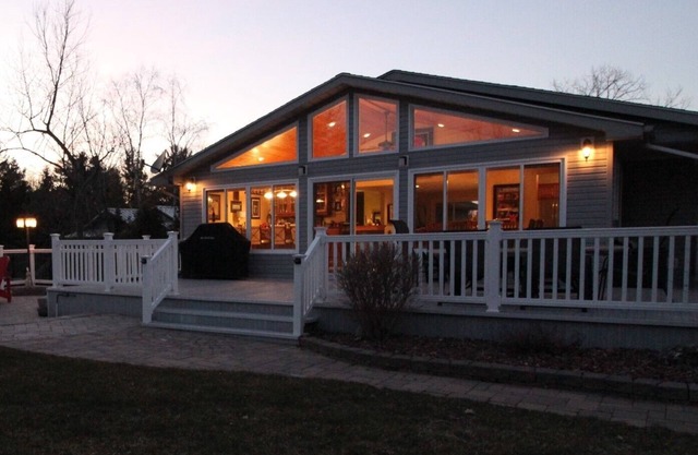 4 min WALK to sand beach & 4 water bodies. Central AC. 4 Fridges. Kid-friendly.