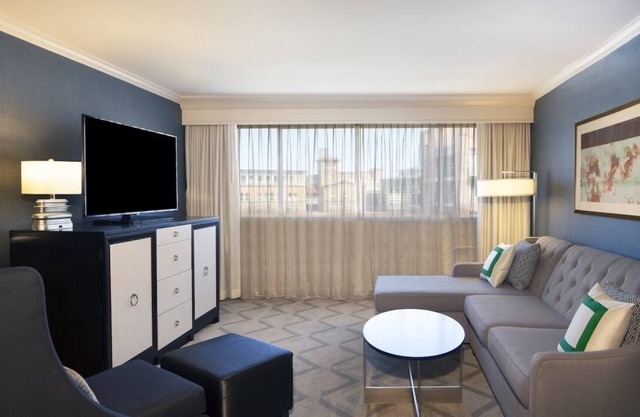 4 One Bedroom Suite Units, Pet-Friendly, Close to White House!