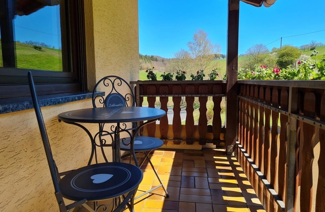 4 people apartment B, box spring bed, balcony. - Paula Inn