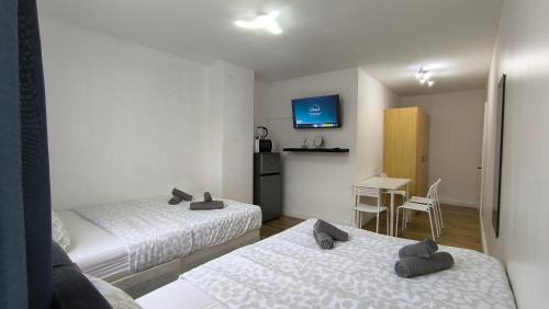 4 pers studio style room Near South Wimledon station R3