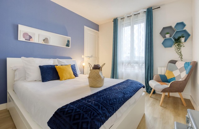 4-person apartment / Subway and train station 5 minutes / Parking / Self-check-in