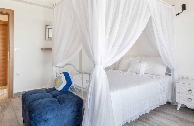 4 Person, Apartment with Shared Pool - AWZ 255