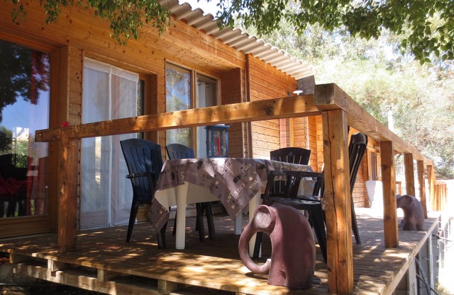 Chalet de 4 a 5 personas en 1 hectárea de terreno arbolado, a 15 minutos de las playas y Ajaccio