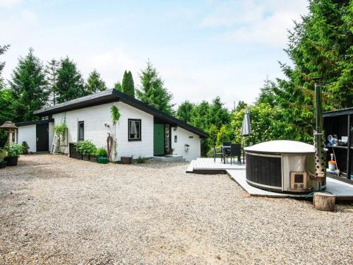4 person holiday home in Ebeltoft-By Traum