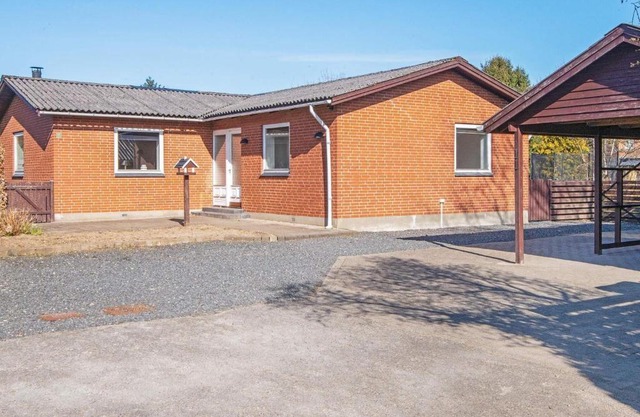4 person holiday home in Oksbøl