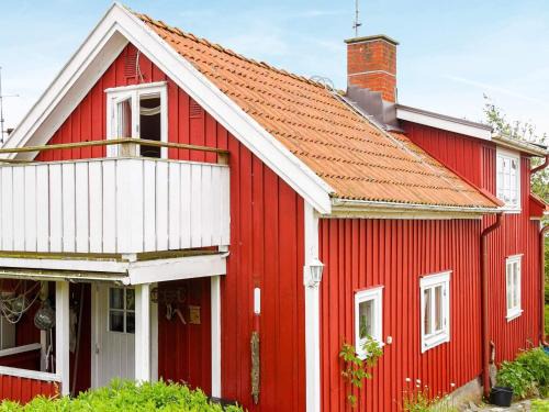 4 person holiday home in Rönnäng-By Traum