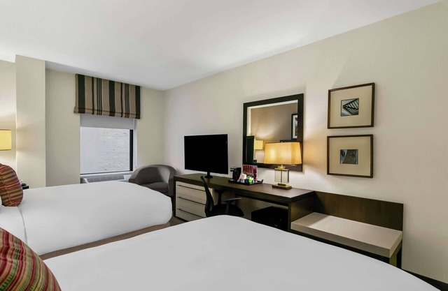 4 Pet-Friendly Rooms | Near Baltimore Museum of Art and National Aquarium
