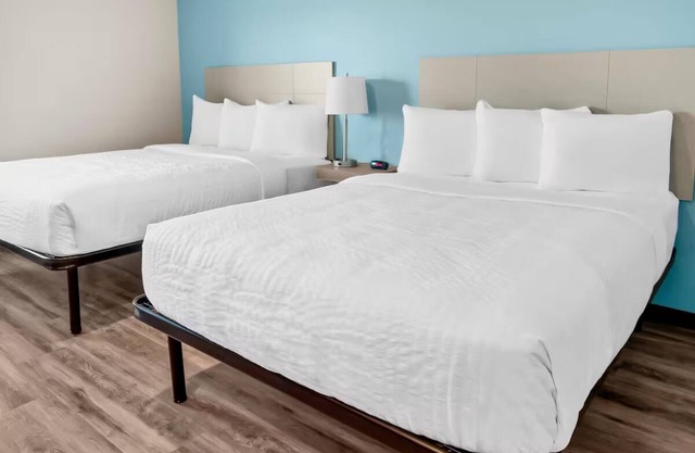 4 Pet-Friendly Rooms w/ Kitchen Near Roper Mountain Science Center & Attraction