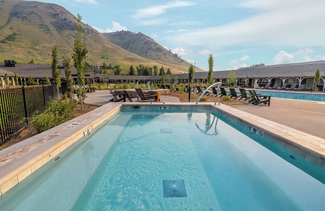 4 Pet-Friendly Units! Onsite Pool, Free Parking, Near Jackson Town Square