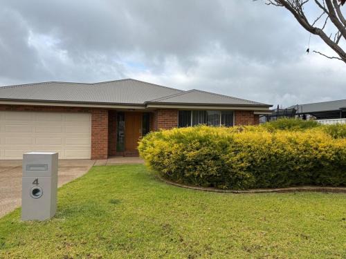4 Pinnacle Place