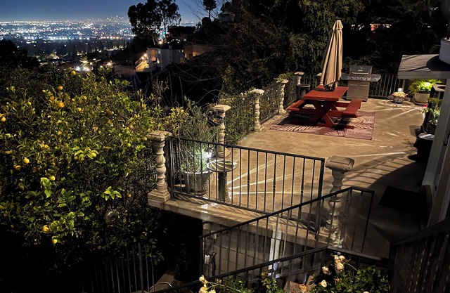 4 Private Suites & LA Views