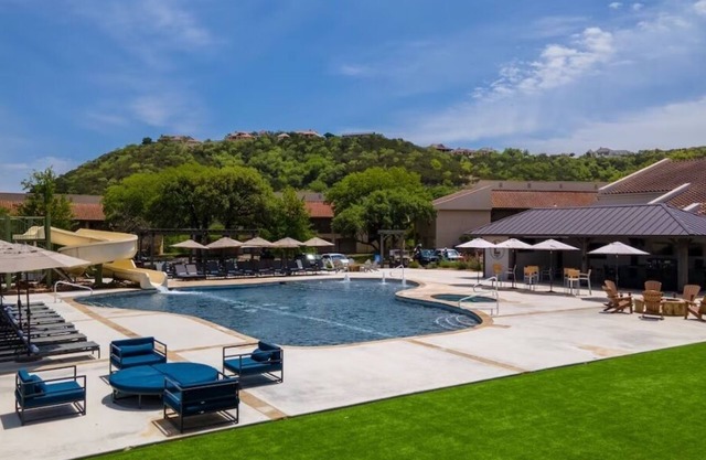 4 Relaxing Units w/Breath-taking Views! Onsite Pool, near Boerne Park!