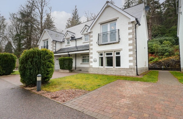 4 RIVER COURT, family friendly, with a garden in Invergarry