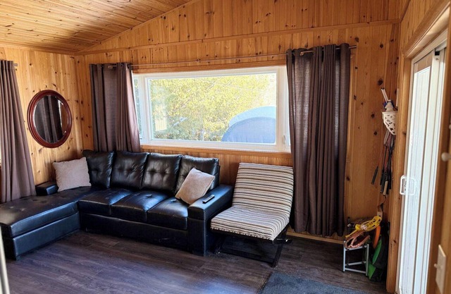 4 season cottage by Balsam Lake - 3 bedroom 2 Bathroom