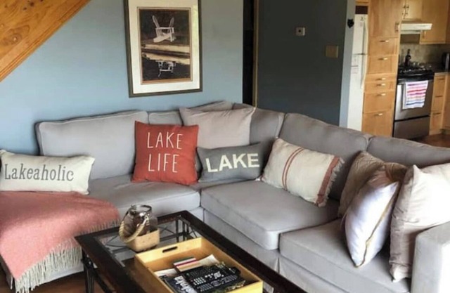 4 Season Cottage on Doe Lake - w/ Sauna, AC & Kayaks