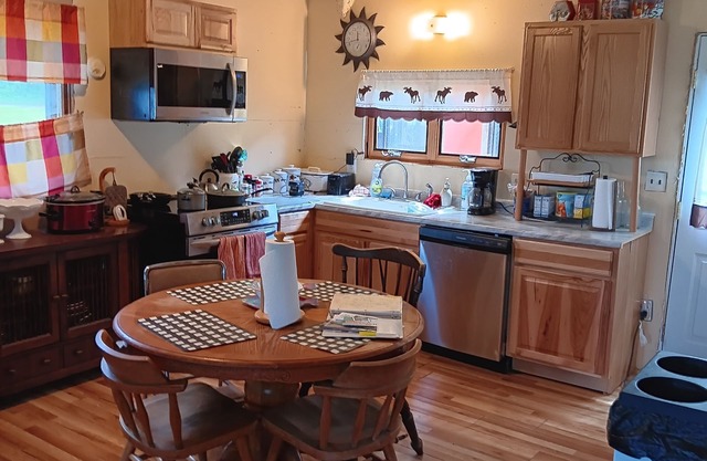 4 season cozy cabin tucked in a quiet south cove of Pratt Lake, Gladwin County.