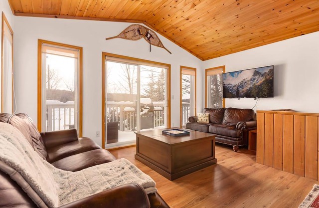 4 Season Waterfront Bay Lake Beauty