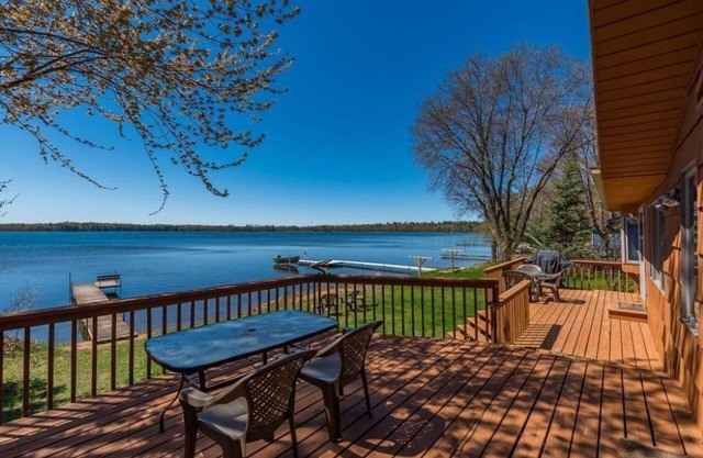 4 Seasons availability, Level elevation, lake front cabin WiFi, Heat, AC