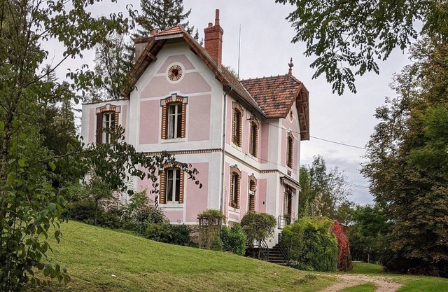 4-star holiday home w/ old world charm, modern amenities & a private heated pool