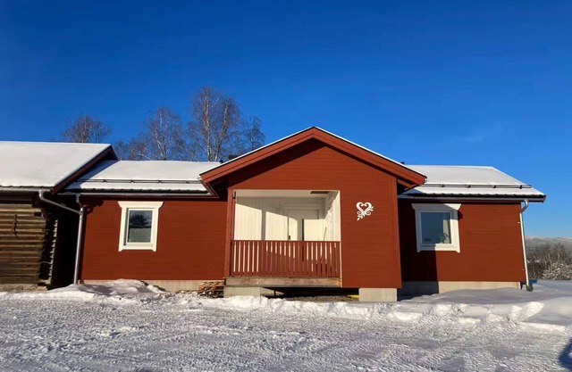 4 esrellas case en VÅMHUS