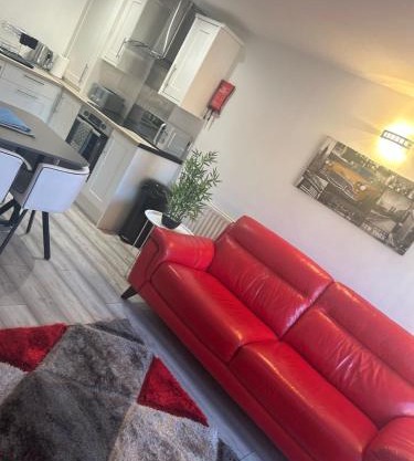 4 star Rating 2 bed Newly renovated city apartment with free parking