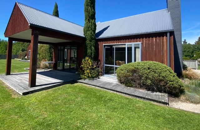 4 Tarndale Place