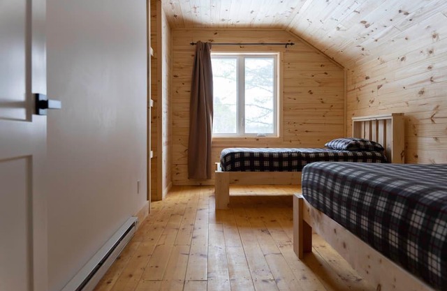 [# 4 The Raven] Chalet on the banks of the river.