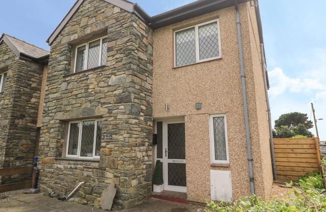 4 Ty Rhosyn, MORFA BYCHAN