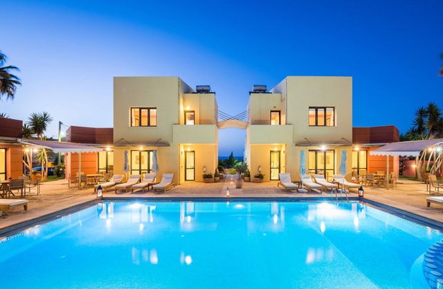 4 Villas Complex, 200m de la playa, capacidad para 24, piscina, Vista, Daphnis Villas