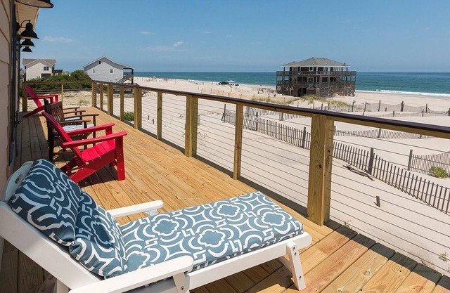 4 X 4 ONLY BEACH HOUSE- OCEANFRONT! Sunday Check in...The Salty Anchor