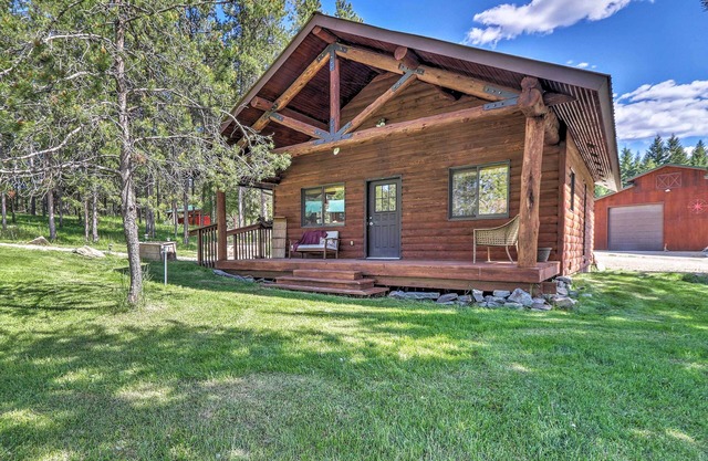¡NUEVA cabina de Trego escénica con lago, senderos y 40 acres!