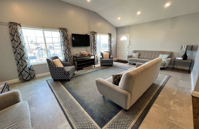 405 S. Madison, Suite B