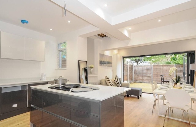 41 Pirbright Rd