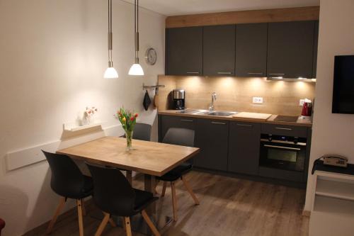 4104 Stilvoll eingerichtetes Studio mit Suedbalkon