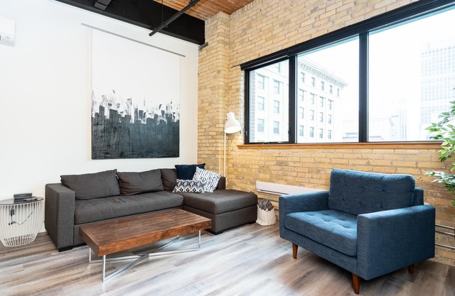 Este condominio es un 2 dormitorio (s), 1 baños, ubicado en Winnipeg, Manitoba.