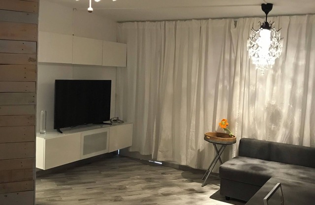 419 Roosevelt Downtown local-Urban humble area. Charming 1-bedroom apartment