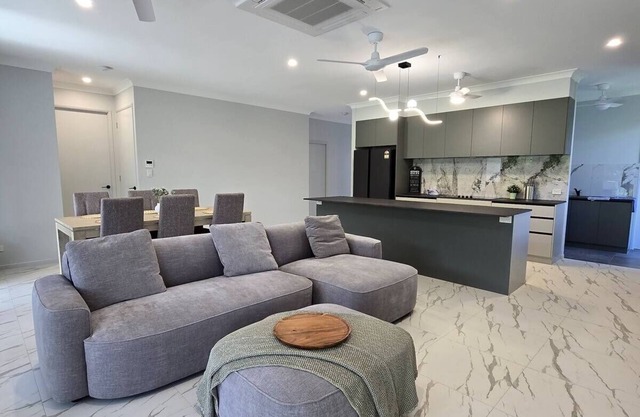 41RedPebble Brand New 2 Bedroom Villa in Redlynch Cairns QLD
