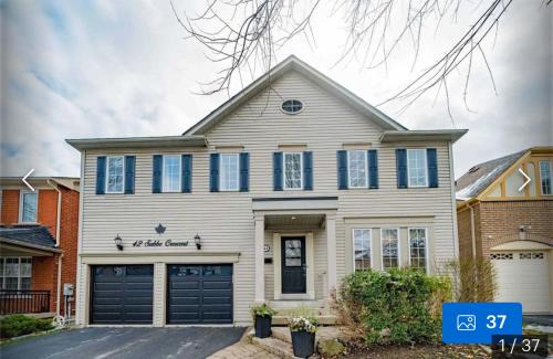 42 Sabbe Cres, Ajax