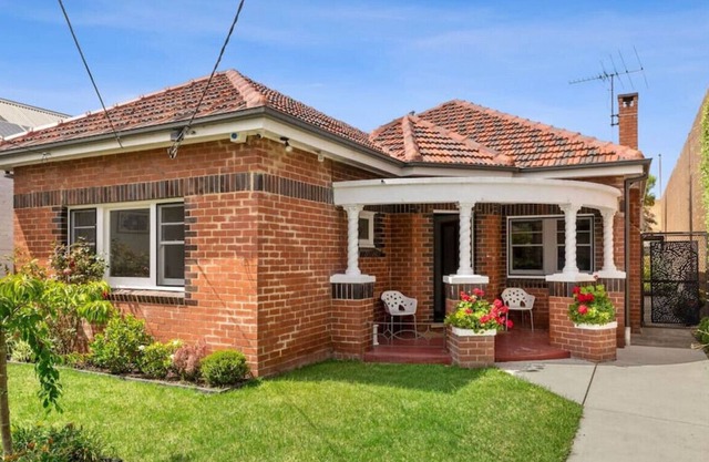42VICTORIA · Two bedroom house with great outdoor area