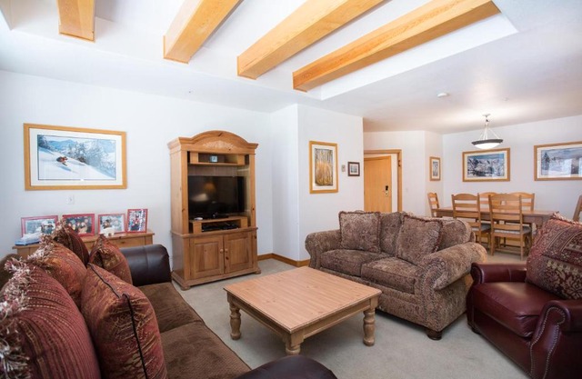 4314 - Two Bedroom Deluxe Creekside Condominiums condo