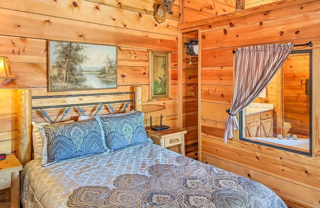 #44 Pinewood Cabin ~ next to the square