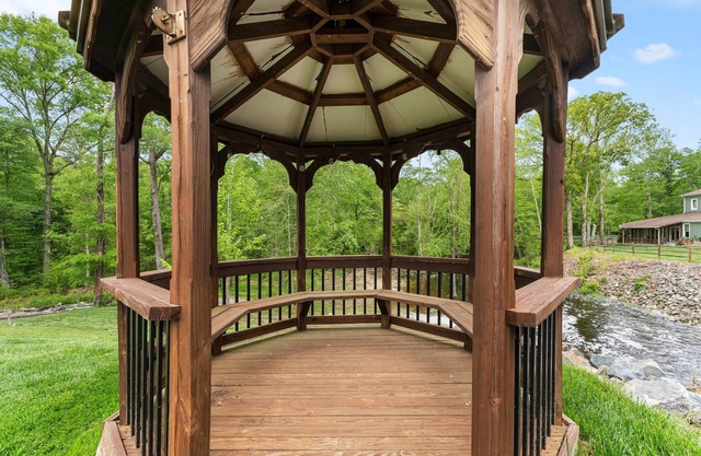 45 Acre Private Lake, Pickle Ball Courts, Fire Pit, Kayaks/SUP, King's Dominion