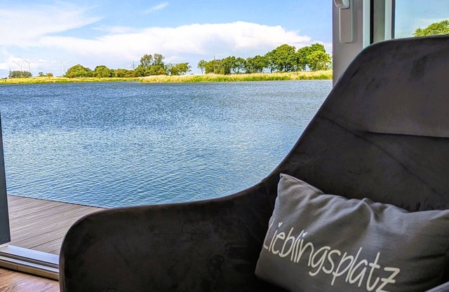 45 m² houseboat with 40 m² roof terrace, modern furnishings. See photos!