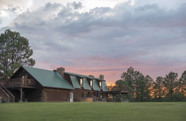 ¡450 acres privados con 3/4 millas de río! Estanques, bosque, pesca, senderismo!