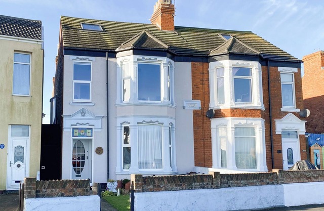 46 THE PROMENADE, family friendly, with a garden in Withernsea