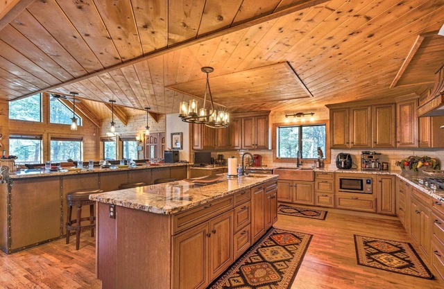 4700-Square-Foot Pinedale/Show Low Cabin: 17 Acres