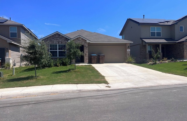 4b/2bath close to shopping /lackland afb