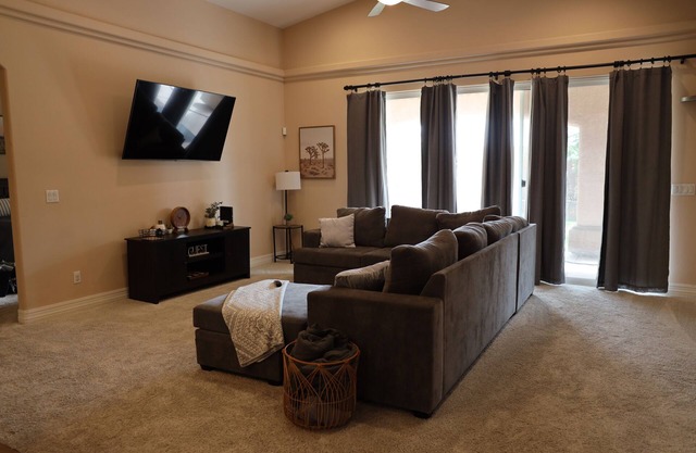 4bd beautiful home near the river & Laughlin